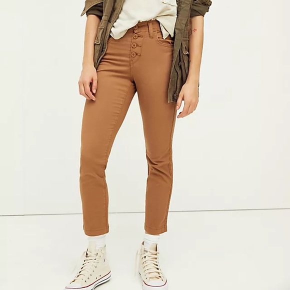 Levi’s 724™ HIGH-WAISTED CROP Pants - Picture 1 of 8